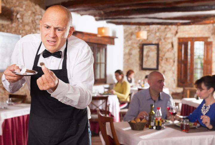 15 common tipping habits that annoy restaurant servers the most