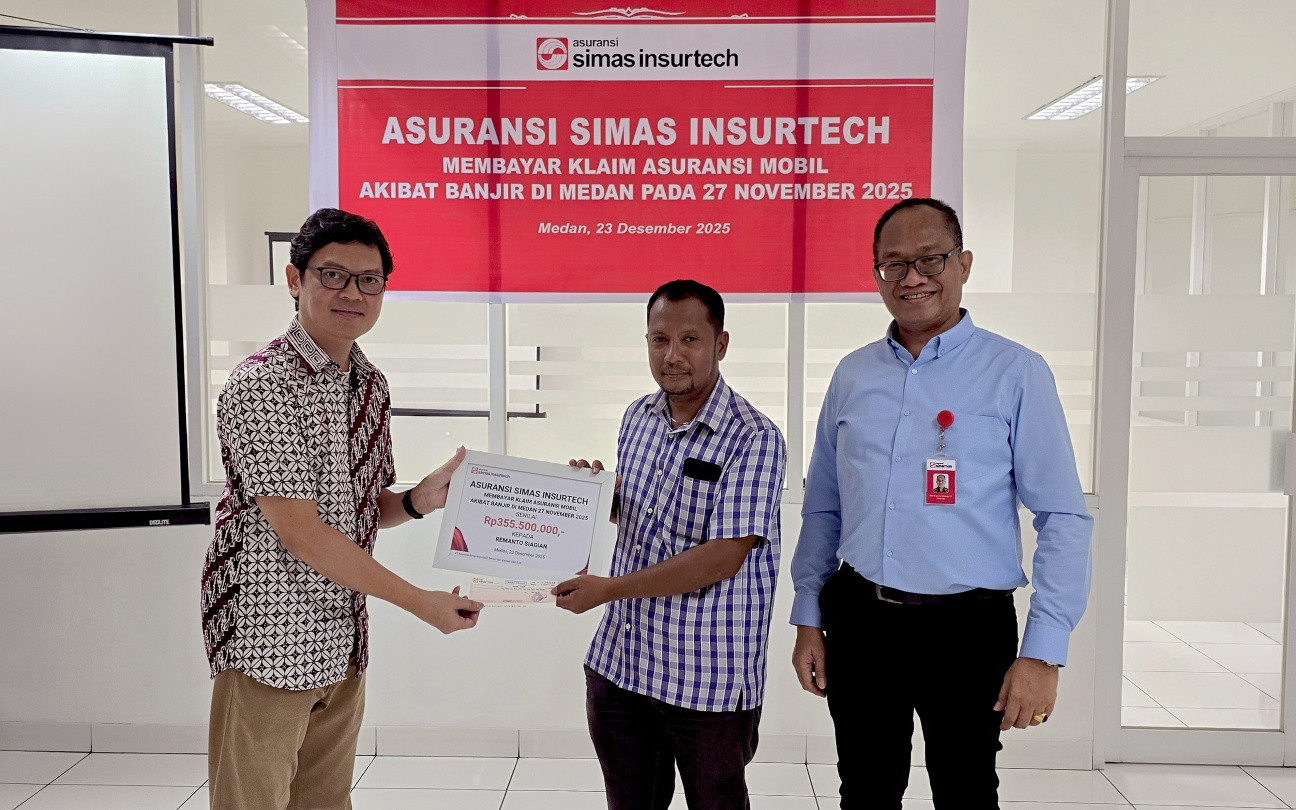 Asuransi Simas Insurtech Lunasi Klaim Banjir Medan Rp1,3 Miliar
