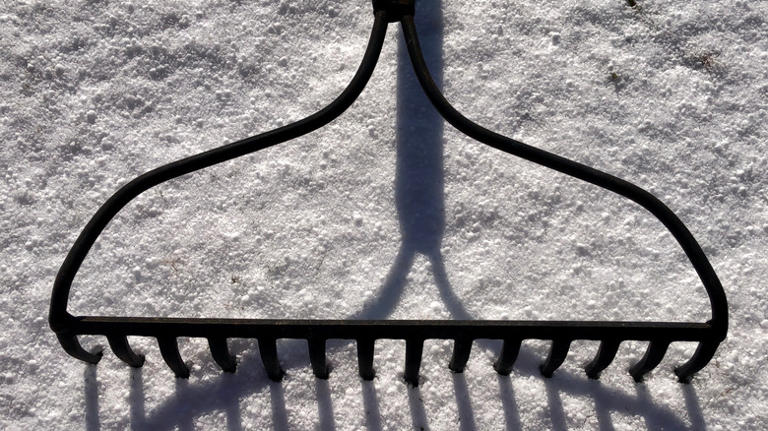 12 of the best tips & tricks to make shoveling or removing snow easier