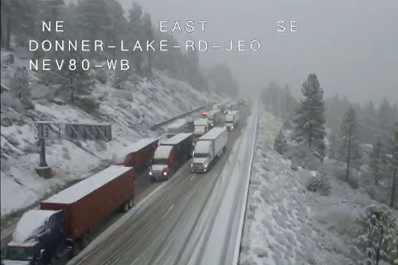 Christmas Eve snowstorm forces cars to turn back on I-80 near Tahoe<br>
