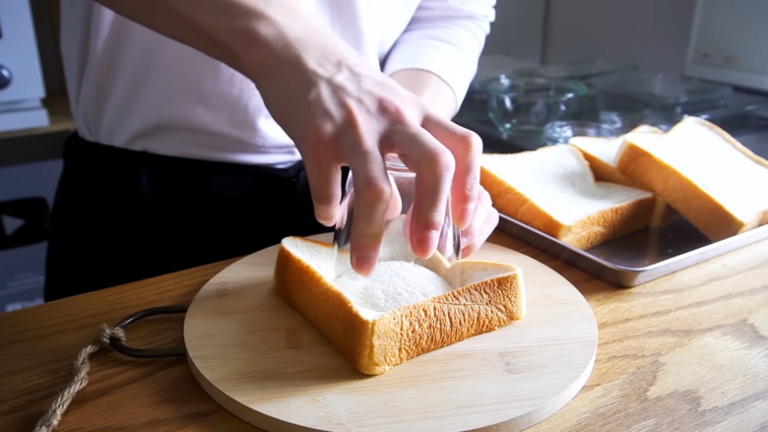 【食パンで作るクリームドーナツレシピ】揚げずに簡単!