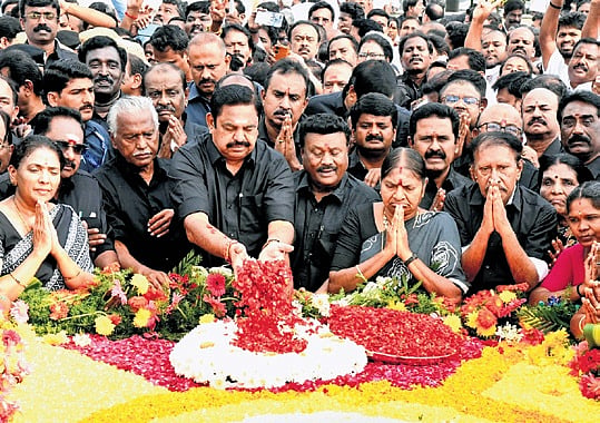 Tributes paid to Periyar, MGR on death anniversary