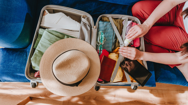 The packing essential favored by fashionable travelers keeps clothes ...