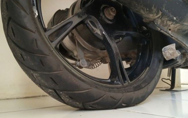 Ban Motor Bekas Sering Kempis Tanpa Paku, Ini 2 Penyebabnya