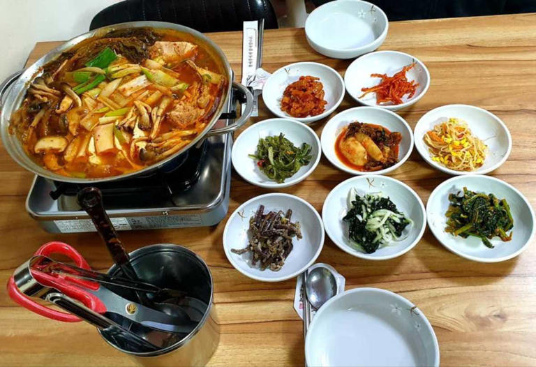 집밥 같은 정성과 든든함을 한 상에 담아내는 백반 맛집 5곳