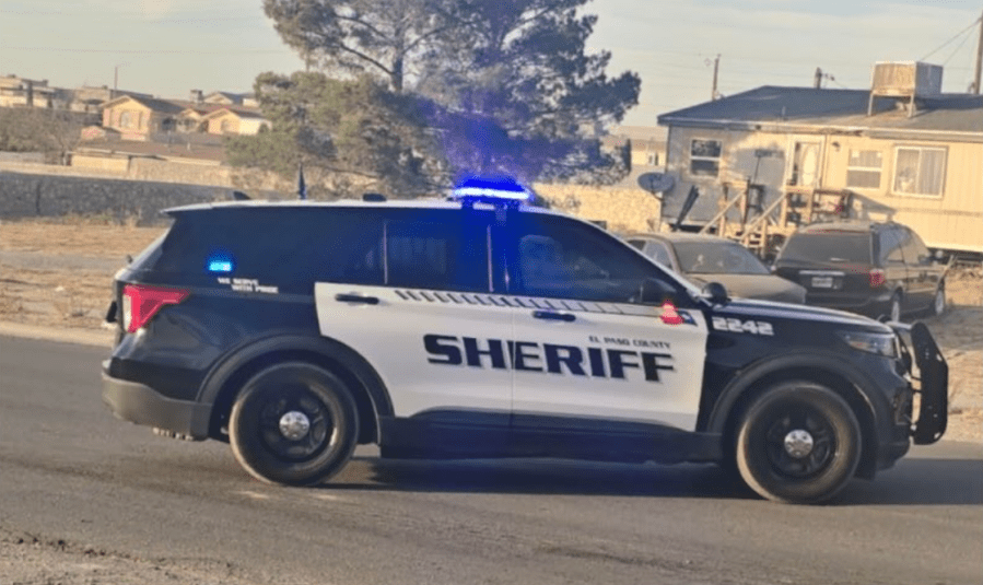 Crash closes intersection in far East El Paso County