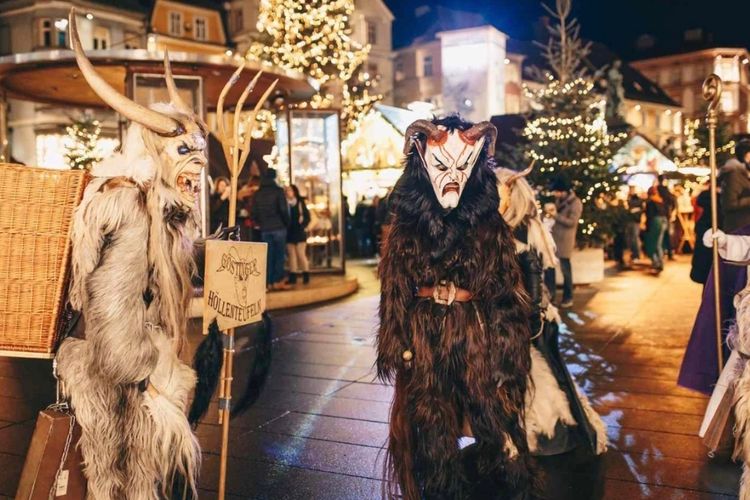 10 Tradisi Natal Unik di Seluruh Dunia, di Jepang Wajib Makan Ayam KFC