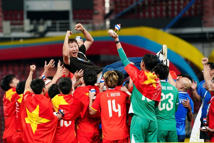 Giành 4 HCV năm 2025, bóng đá Việt Nam đặt chỉ tiêu gì ở 2026?
