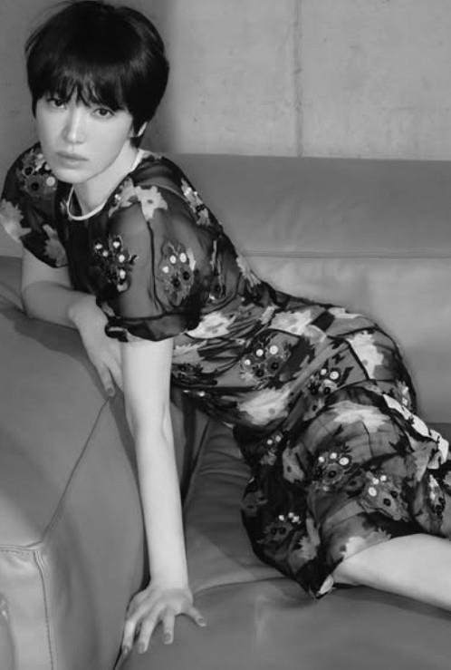송혜교, 파격 망사 투피스…한 줌 허리에 각선미까지 완벽