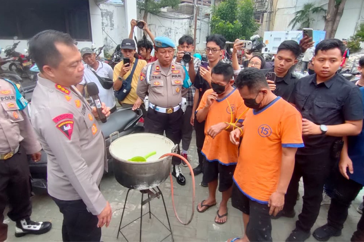 Jaringan pengoplos elpiji 3 kg di Surabaya diungkap, untung Rp2,2 miliar dalam 5 bulan