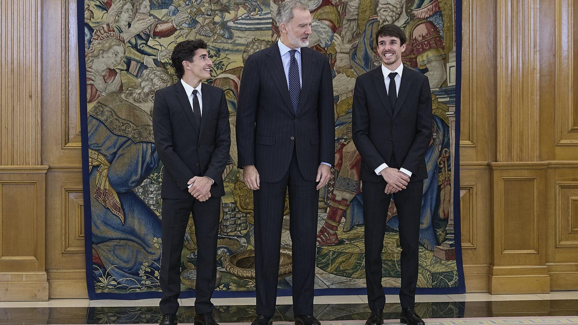 El rey Felipe VI recibe en audiencia en la Zarzuela a los hermanos Márquez