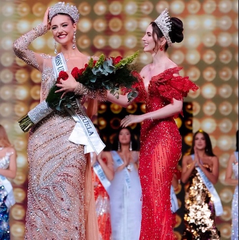 A vitória de Clara é histórica pois marca a primeira vez no Miss Venezuela que mãe e filha conquistam a coroa na mesma competição.-Reprodução/Instagram @claravegasgoetz 