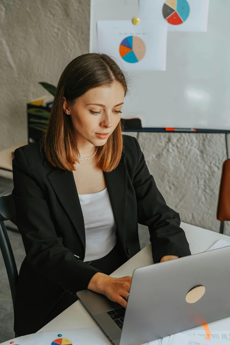 9 subtle behaviors people show when you secretly intimidate them