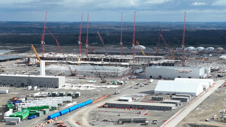 Intel reports stellar quarter while Ohio One campus remains years away