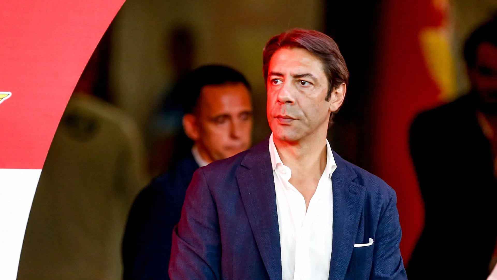 Problemas no Benfica deixam Rui Costa inundado de contestação