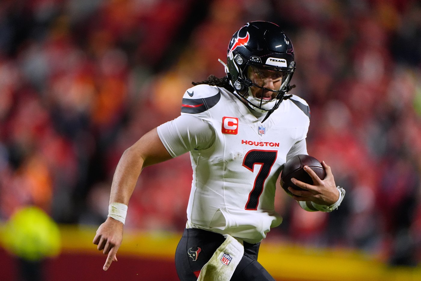 Texans host Cardinals looking to extend winning streak to 6 games