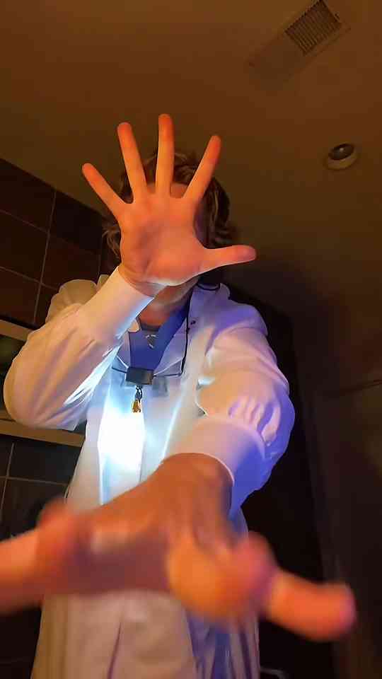 Magic hands are oddly addictive.