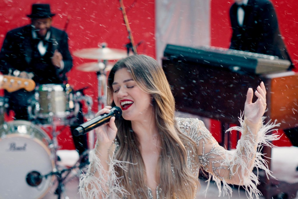 Kelly Clarkson kicks off a very NFL Christmas with 'Underneath the ...