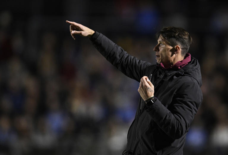 El equipo de fútbol Aggie contrata a Bobby Shuttleworth como segundo entrenador en jefe en la historia del programa.