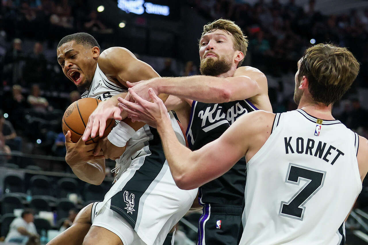 Spurs vs. Kings: How to watch the game, who's starting, who's out