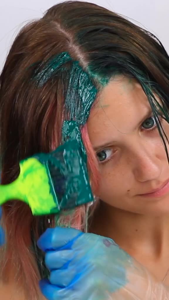 Transforming my hair with a bold emerald makeover