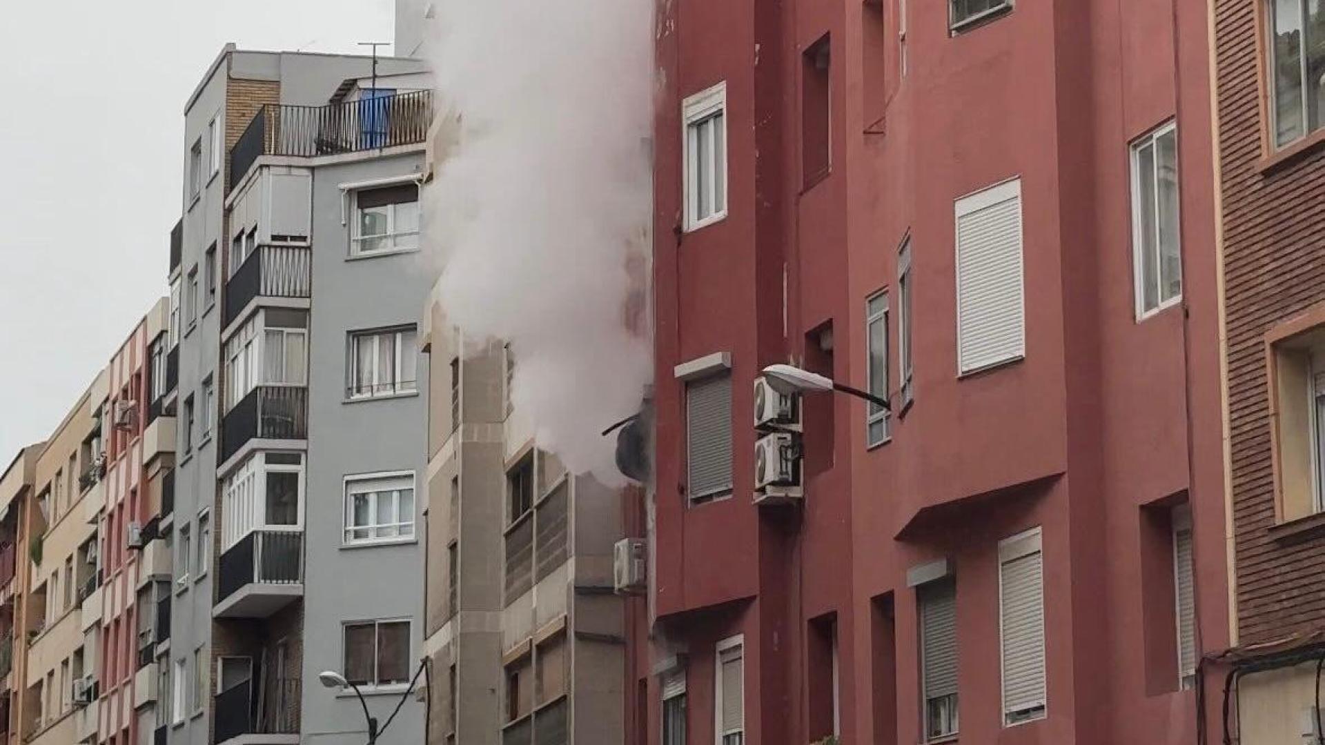 Una mujer resulta herida en el incendio de su vivienda en Zaragoza