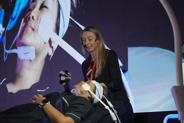 Tren perawatan wajah tanpa operasi dan suntikan dengan otot