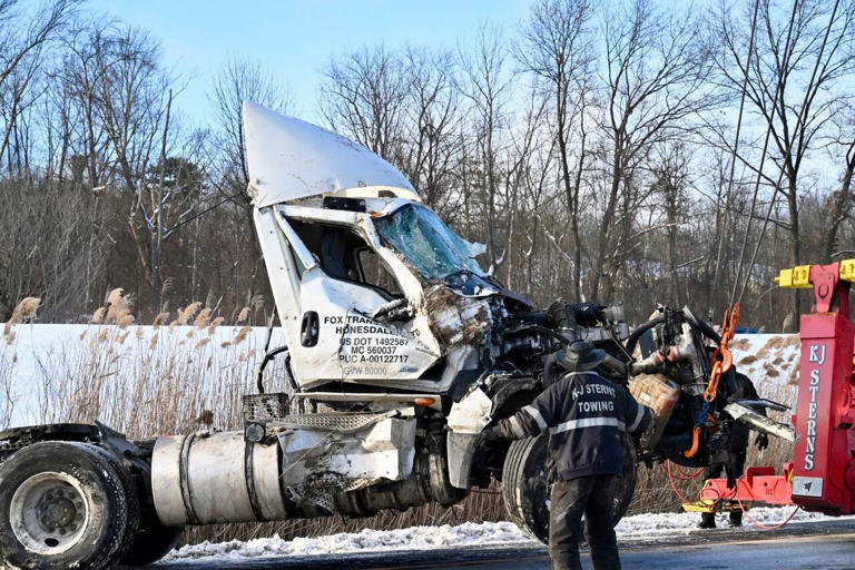 Tractor-trailer crash closes Northway lanes in Saratoga Springs area