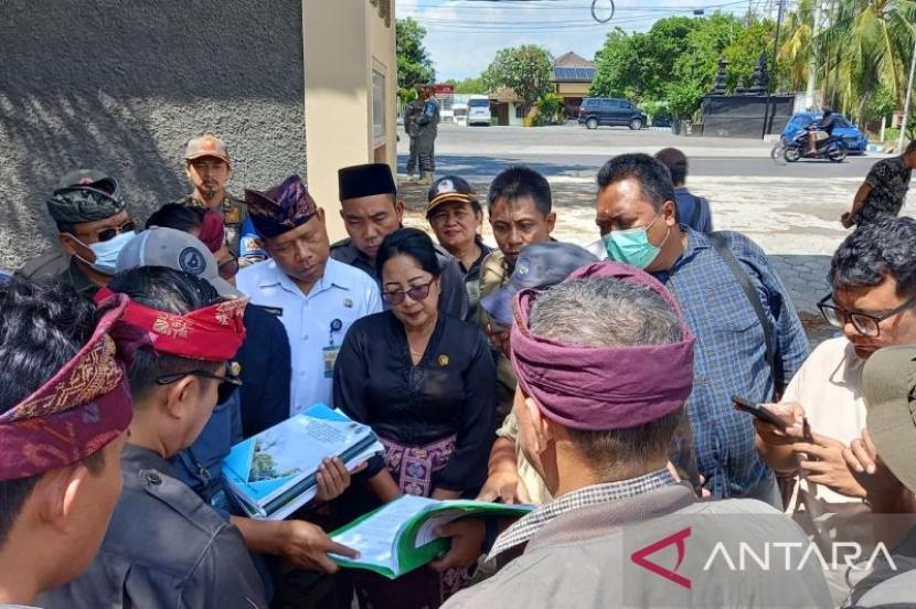 Pemkab Jembrana Tutup Bangunan Investor di Taman Nasional Bali Barat