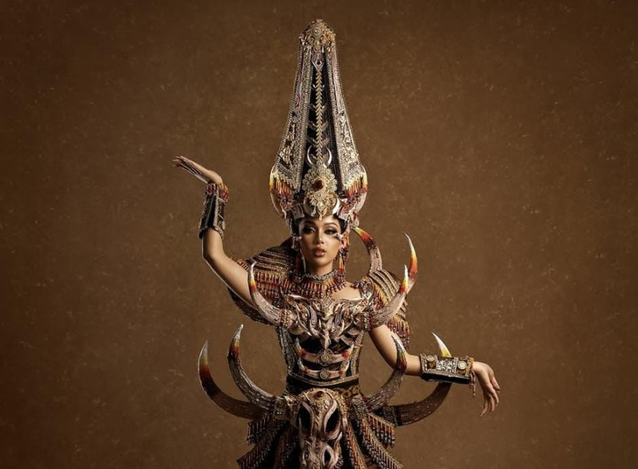 Salma Ranggita Tampil Mengenakan Pakaian Adat Toraja di Miss Cosmo