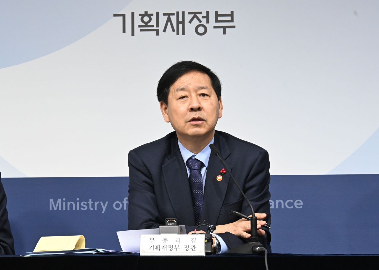 내란특검 수사 종료와 정부의 초전도체 프로젝트 추진, 경제와 정치의 교차점