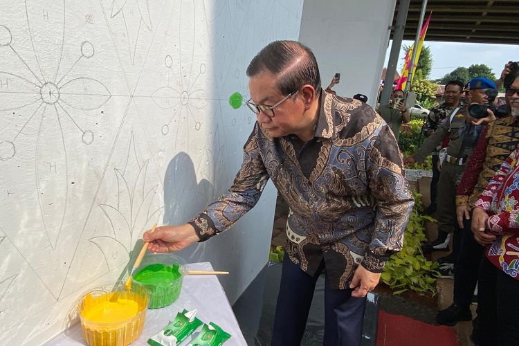 Pramono Ajak Warga Perindah Area Bawah Jalan Tol, Hadiah dan Piala Gubernur Jakarta