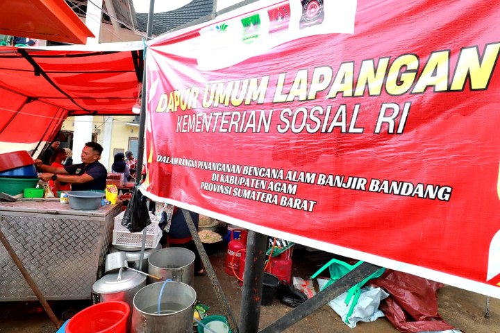 Dapur Umum dan Tagana Bantu Korban Bencana di Agam