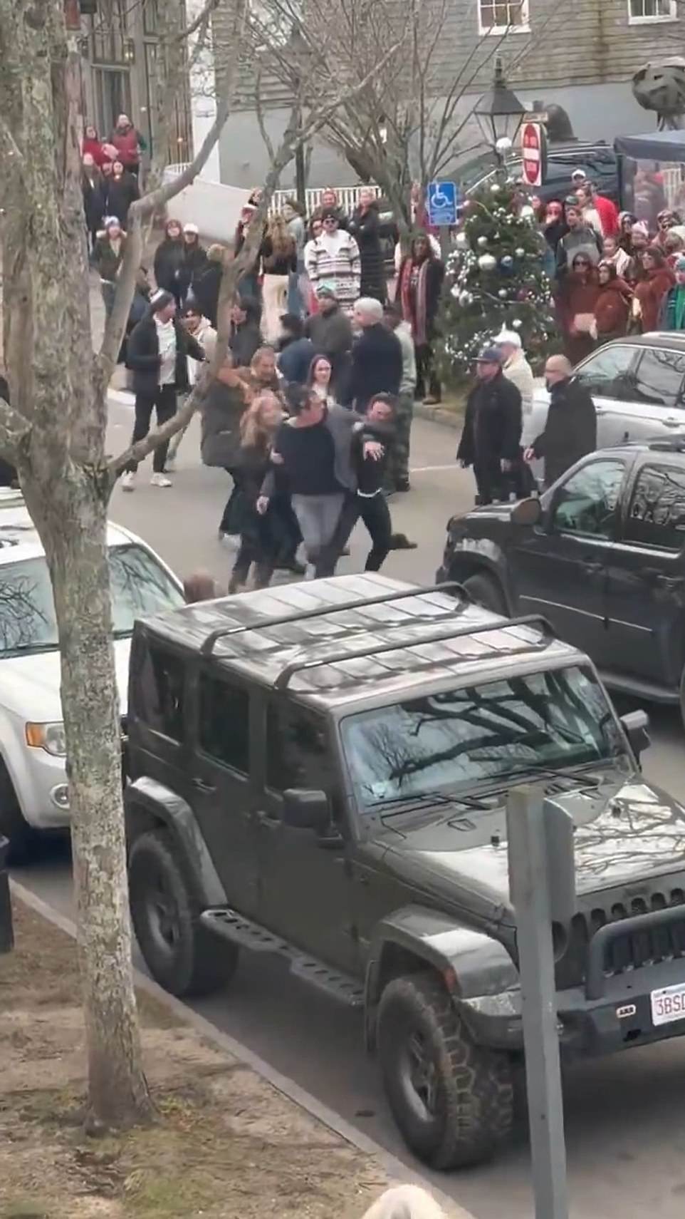 Brawl breaks out during Nantucket Christmas Stroll