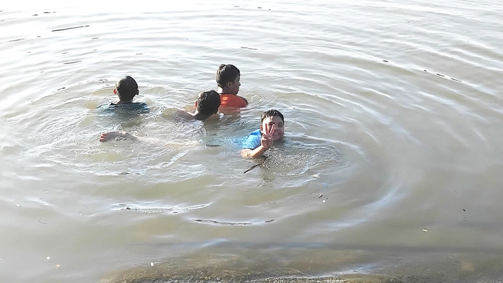 Chỉ 30% học sinh biết bơi, trẻ em vùng sông nước cũng không biết bơi, sao giảm đuối nước thương tâm?