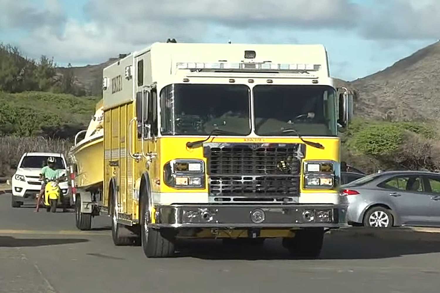 Paraglider, 68, dies after crashing into mountain on Hawaiian island ...