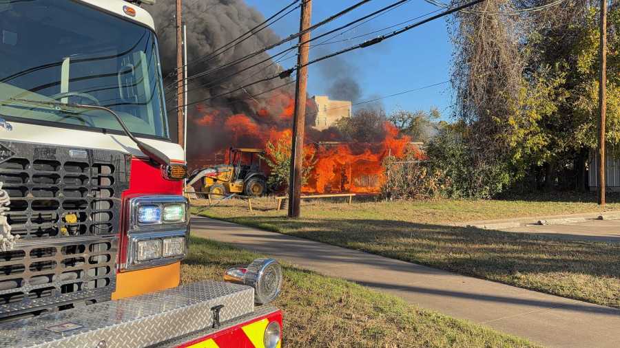Fire consumes east Austin building