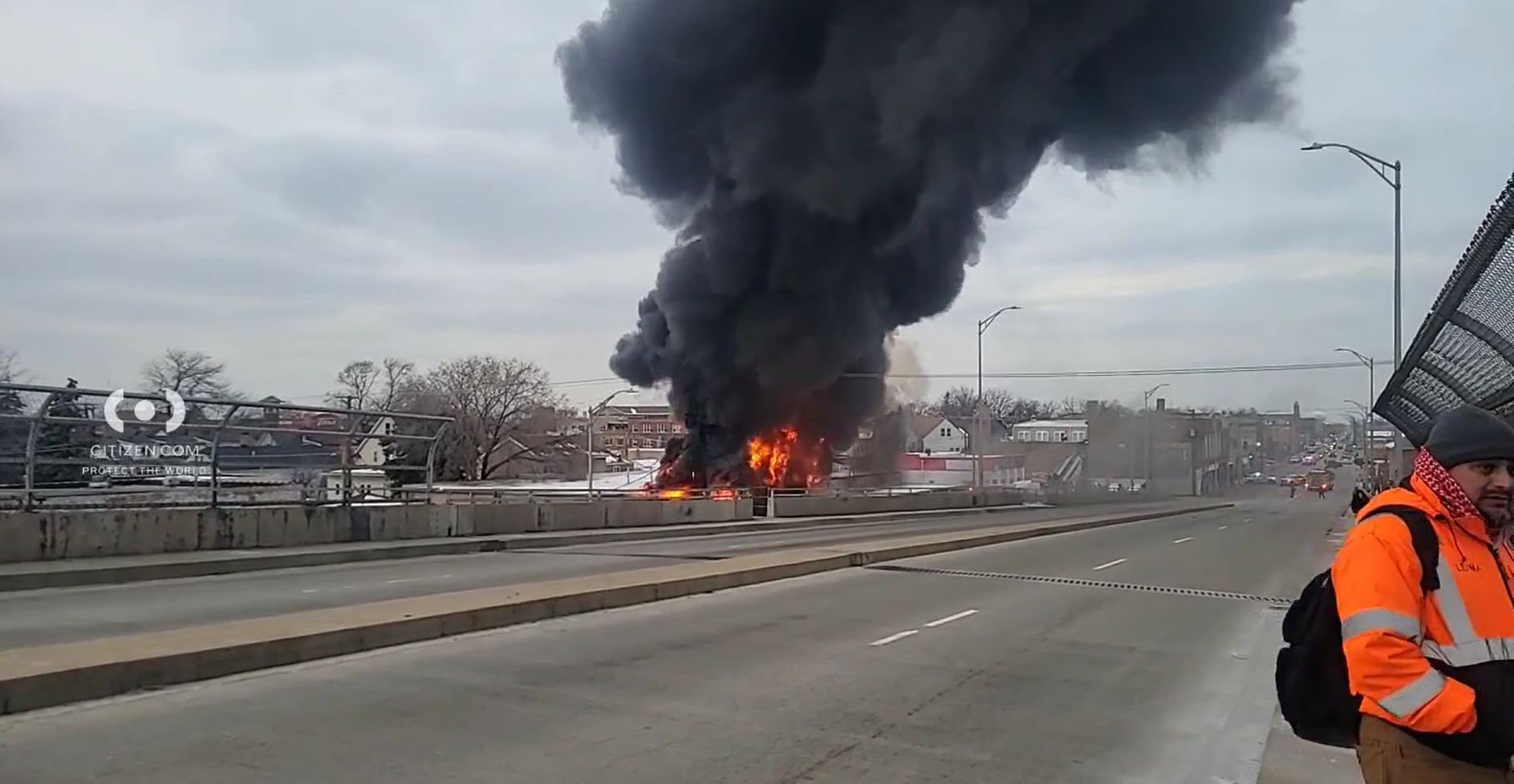 Massive cloud of black smoke billows from commercial building fire in ...