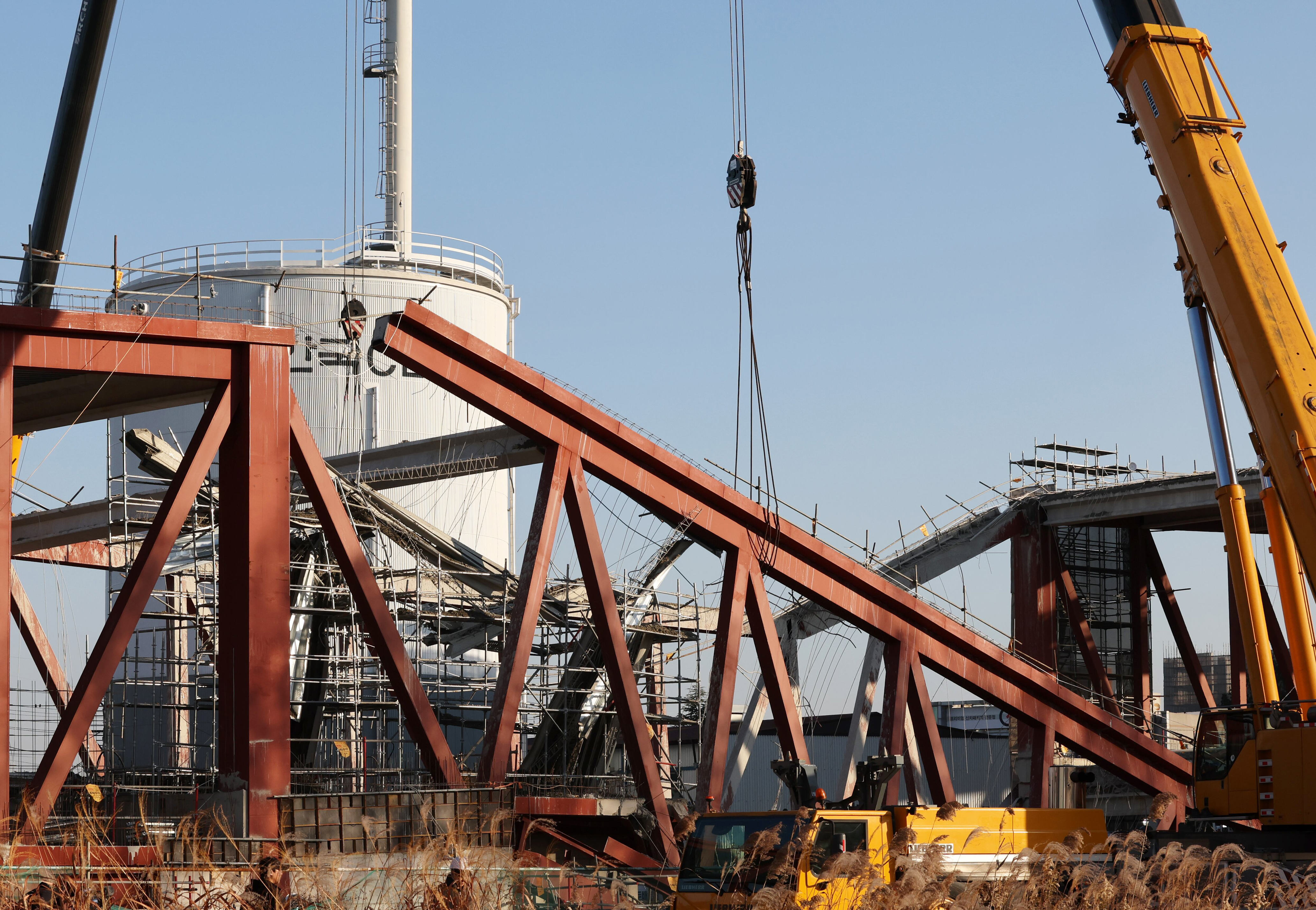 광주 도서관 붕괴 사고와 쿠팡 개인정보 유출 사건, 사회적 파장