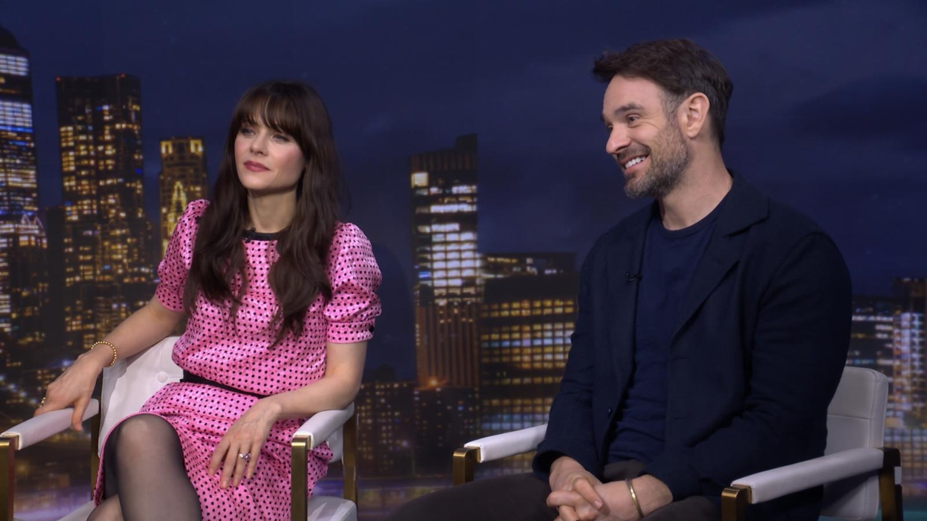 Zooey Deschanel, Charlie Cox and their 4legged friend on holiday rom