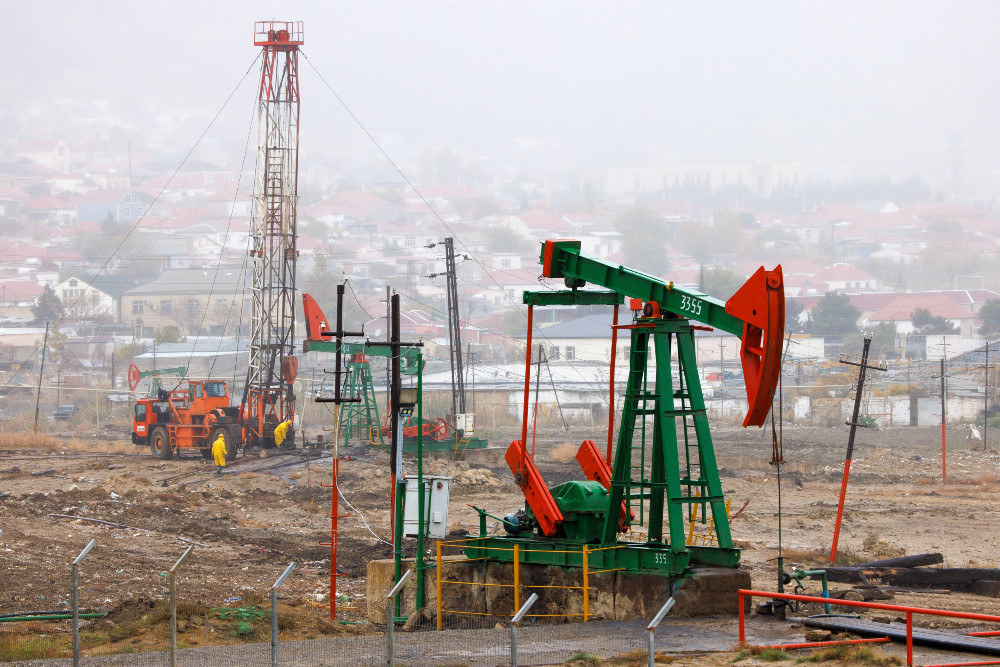 Harga minyak global anjlok, pasar fokus pada perdamaian Rusia-Ukraina