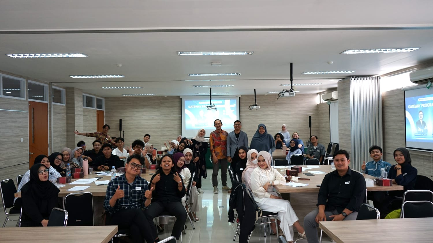 Lulusan Siap Kerja, Manajemen dan UCDC Unisba Gelar Simulasi HR