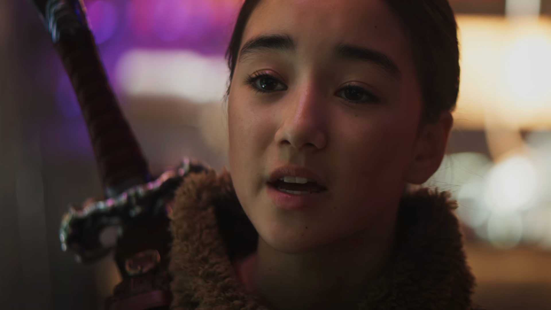 Eve Ridley trong vai Ruthye trong trailer phim Supergirl.