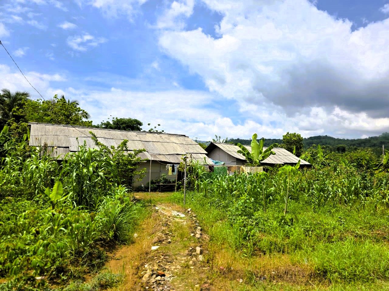 Dulu sesak di rumah asbes, kini takut kanker: kisah korban longsor Ciniru yang hidup di huntara sela