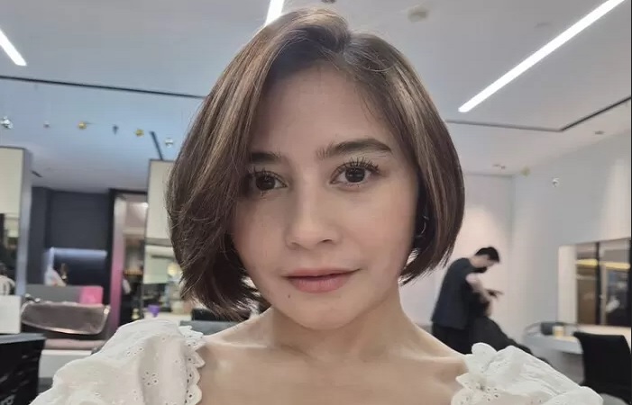 Gaya Rambut Pendek Prilly Latuconsina Tampil Semakin Segar