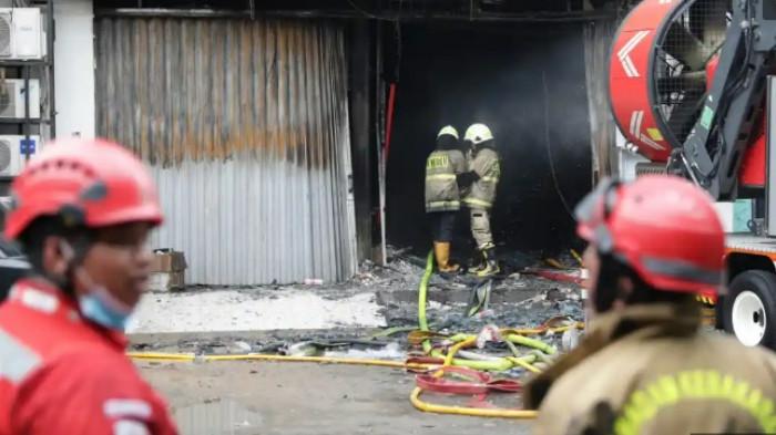 Ekspresi Bos Terra Drone Saat Dijemput Polisi, Kini Jadi Tersangka Kebakaran Maut