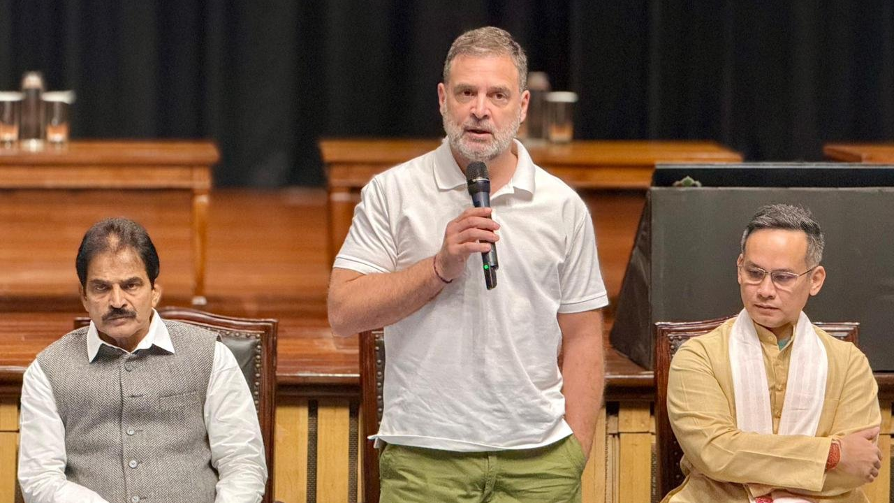 Rahul Gandhi chairs review meeting of Lok Sabha MPs from Congress; Shashi Tharoor not present