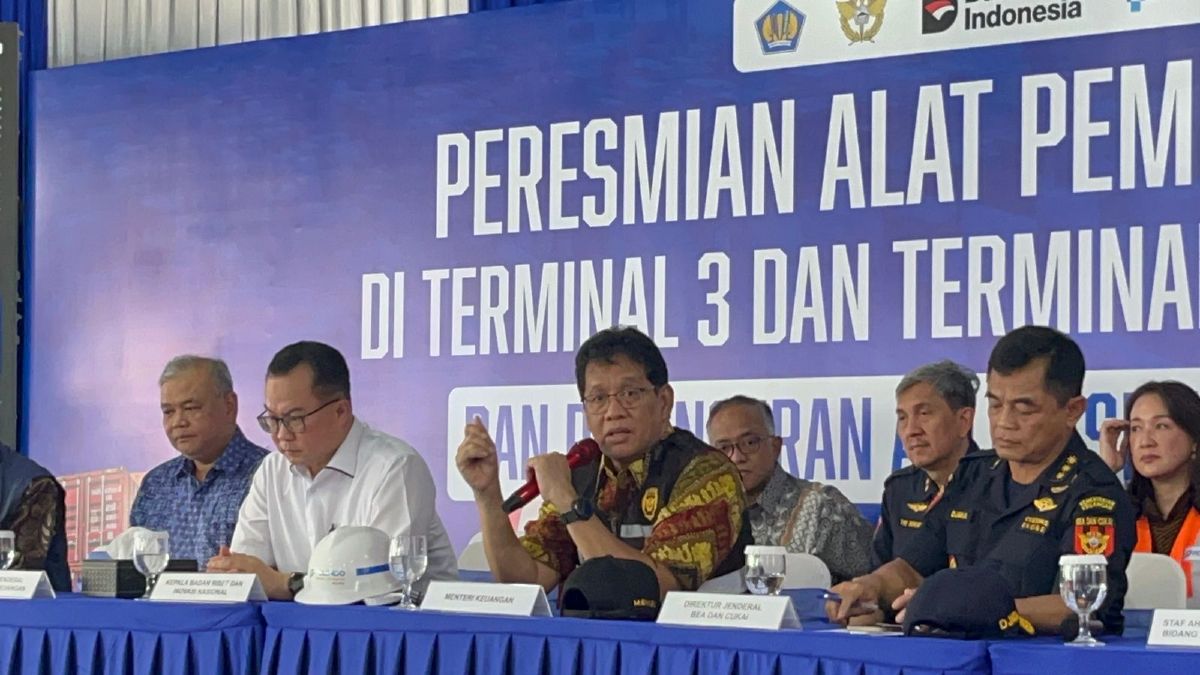 Menteri Purbaya Pujikan Pegawai Bea Cukai: Cerdas, Tapi Harus 