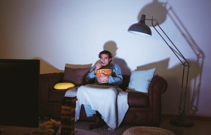 Tetap Segar di Usia 75: 6 Hiburan yang Harus Dihindari untuk Jaga Fungsi Otak