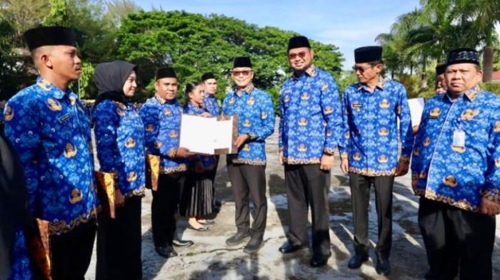 Kepala BKN Serahkan SK PPPK ke 1.839 di Halmahera Selatan